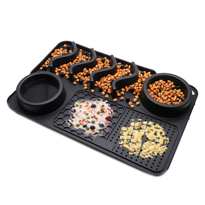 The Windsor Lick Pad in Midnight Black, size M-L, multifunctional silicone slow feeder and calming mat for dogs
